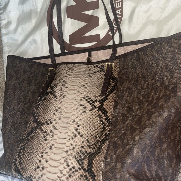 Michael Kors snake 🐍 tote 👜 - Picture 4 of 7
